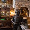 Step Inside This Extravagant Victorian-Themed Bar Dedicated To Oscar Wilde